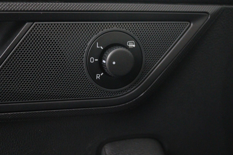 Škoda Fabia 1.0 TSI Clever (LED, NAVIGATIE, STOELVERWARMING, PARKEERSENSOREN, STUURBEDIENING, TREKHAAK)