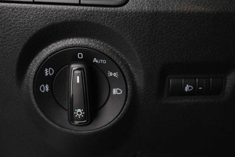Škoda Fabia 1.0 TSI Clever (LED, NAVIGATIE, STOELVERWARMING, PARKEERSENSOREN, STUURBEDIENING, TREKHAAK)