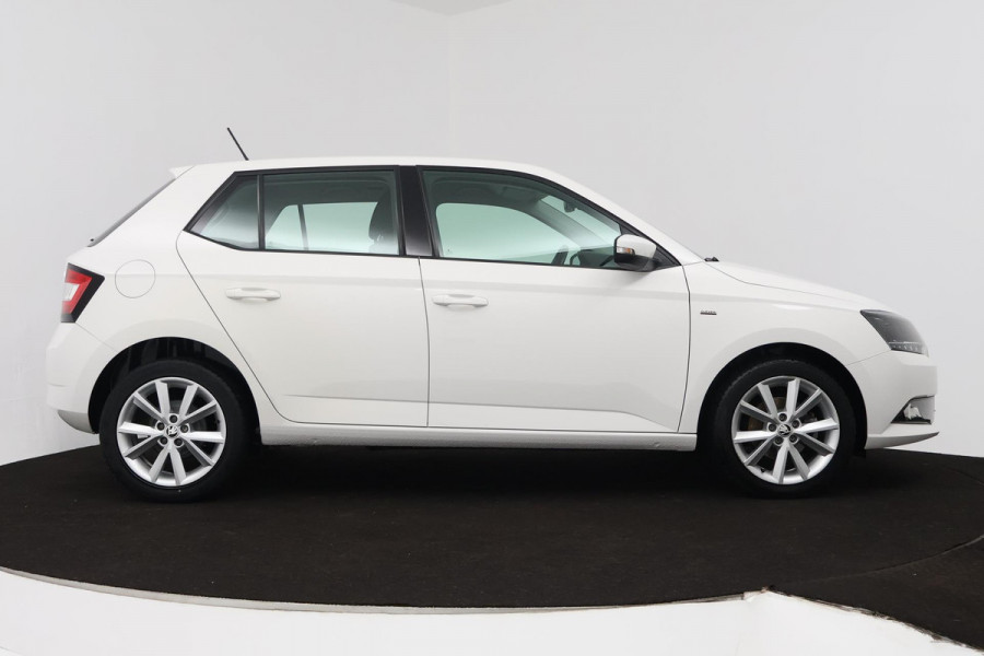 Škoda Fabia 1.0 TSI Clever (LED, NAVIGATIE, STOELVERWARMING, PARKEERSENSOREN, STUURBEDIENING, TREKHAAK)