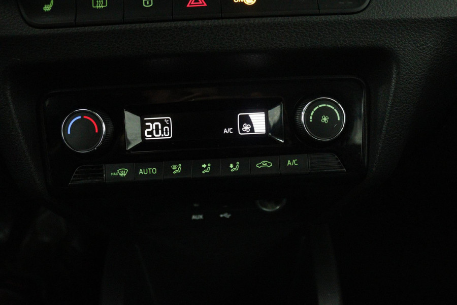 Škoda Fabia 1.0 TSI Clever (LED, NAVIGATIE, STOELVERWARMING, PARKEERSENSOREN, STUURBEDIENING, TREKHAAK)