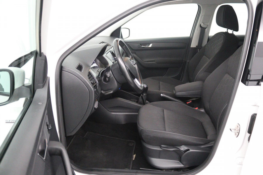 Škoda Fabia 1.0 TSI Clever (LED, NAVIGATIE, STOELVERWARMING, PARKEERSENSOREN, STUURBEDIENING, TREKHAAK)