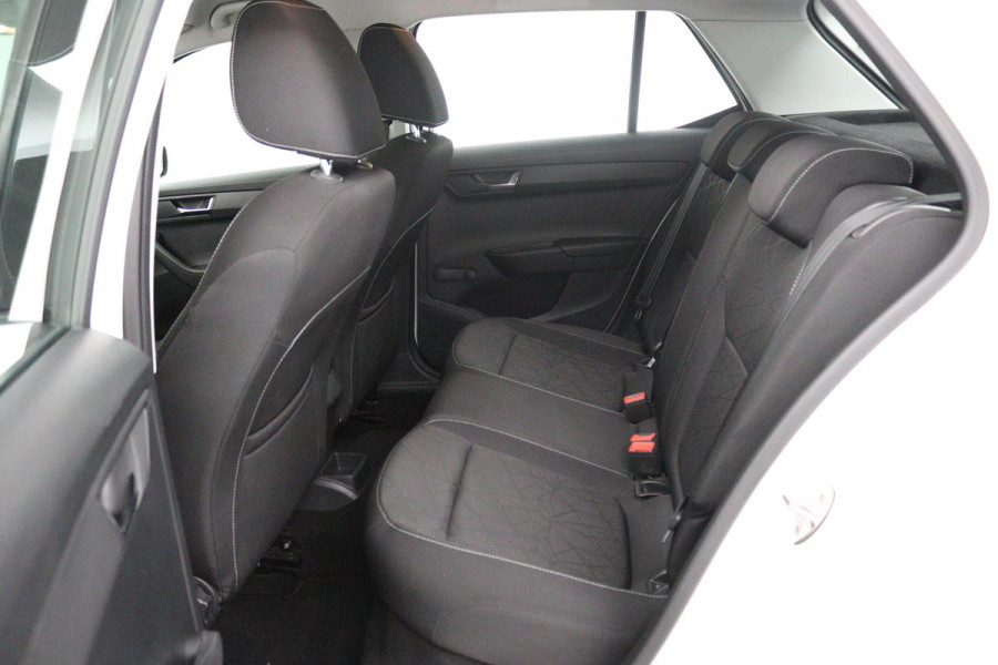 Škoda Fabia 1.0 TSI Clever (LED, NAVIGATIE, STOELVERWARMING, PARKEERSENSOREN, STUURBEDIENING, TREKHAAK)