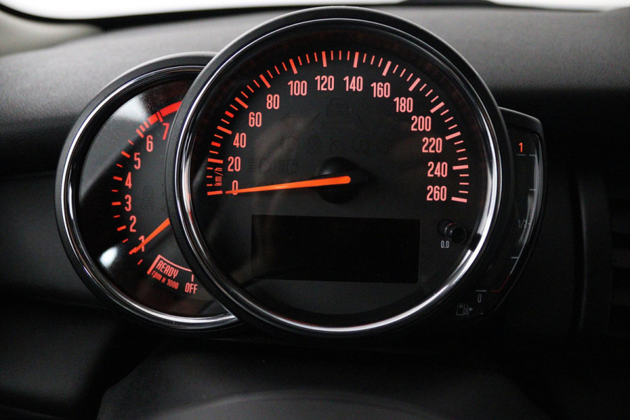MINI Mini 1.5 One Pepper Automaat (NAVIGATIE, LED, STUURBEDIENING, CRUISE, MULTIMEDIA, 1e EIGENAAR, GOED ONDERHOUDEN)