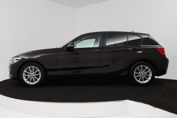 BMW 1-serie 118i High Executive Automaat (GROOT-NAVIGATIE, STOELVERWARMING, LED, LEDER, CAMERA, GOED ONDERHOUDEN)