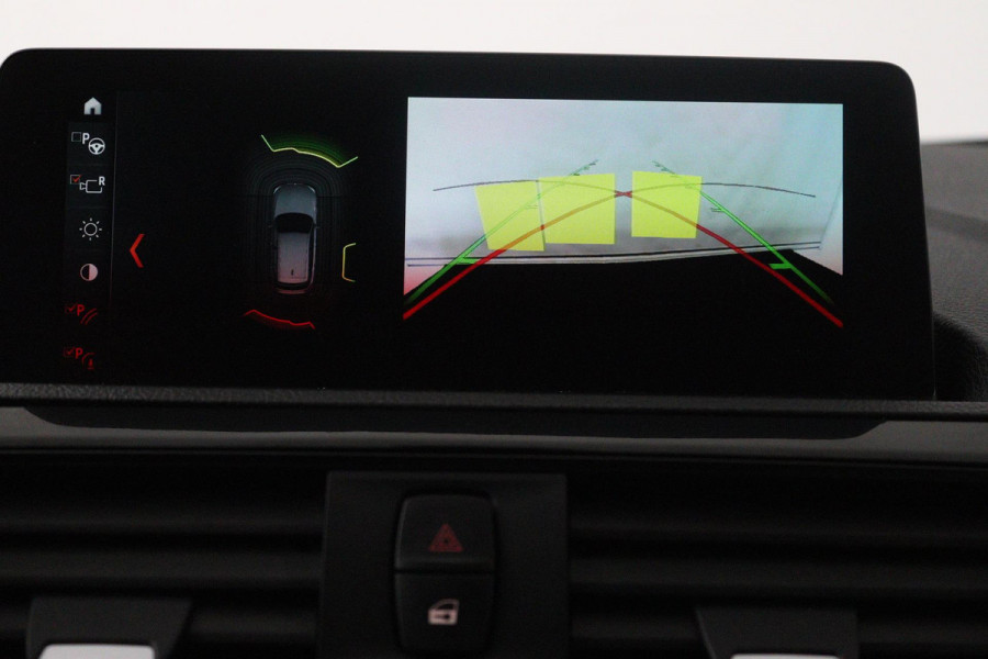 BMW 1-serie 118i High Executive Automaat (GROOT-NAVIGATIE, STOELVERWARMING, LED, LEDER, CAMERA, GOED ONDERHOUDEN)