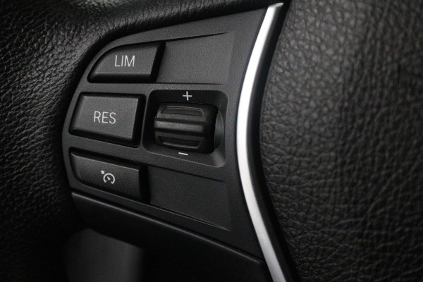 BMW 1-serie 118i High Executive Automaat (GROOT-NAVIGATIE, STOELVERWARMING, LED, LEDER, CAMERA, GOED ONDERHOUDEN)