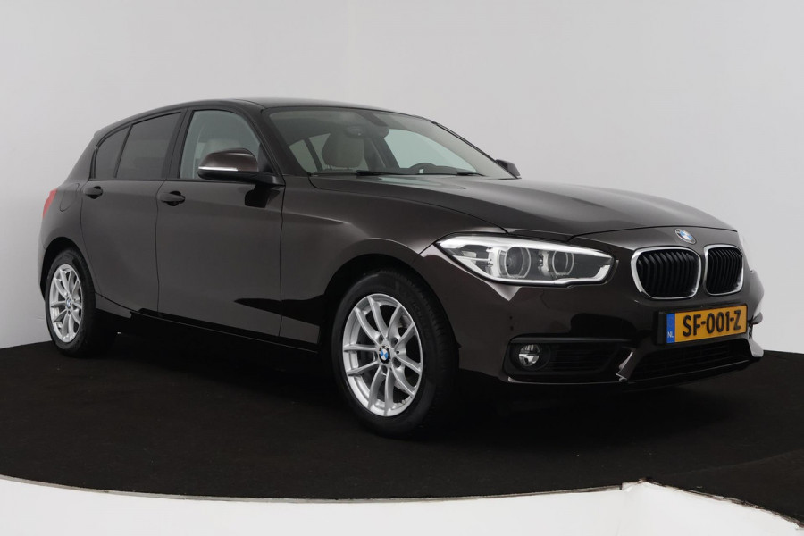 BMW 1-serie 118i High Executive Automaat (GROOT-NAVIGATIE, STOELVERWARMING, LED, LEDER, CAMERA, GOED ONDERHOUDEN)