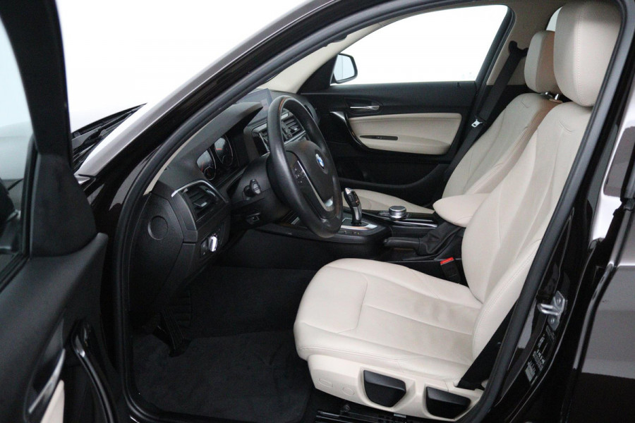 BMW 1-serie 118i High Executive Automaat (GROOT-NAVIGATIE, STOELVERWARMING, LED, LEDER, CAMERA, GOED ONDERHOUDEN)