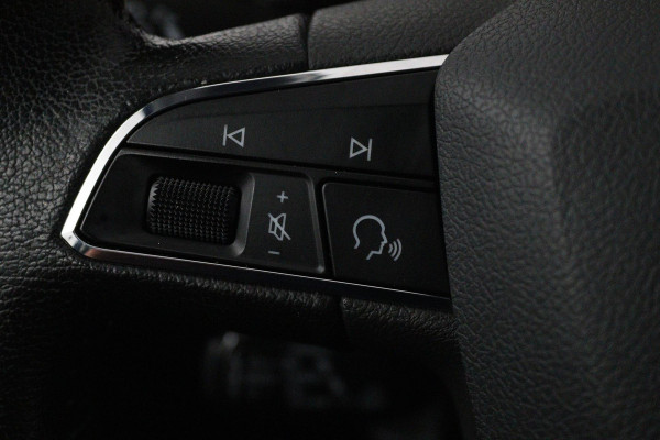 Seat Ibiza 1.0 TSI Style Business Intense (DIGITALE COCKPIT, CLIMA, NAVIGATIE, CAMERA, PDC, GOED ONDERHOUDEN)