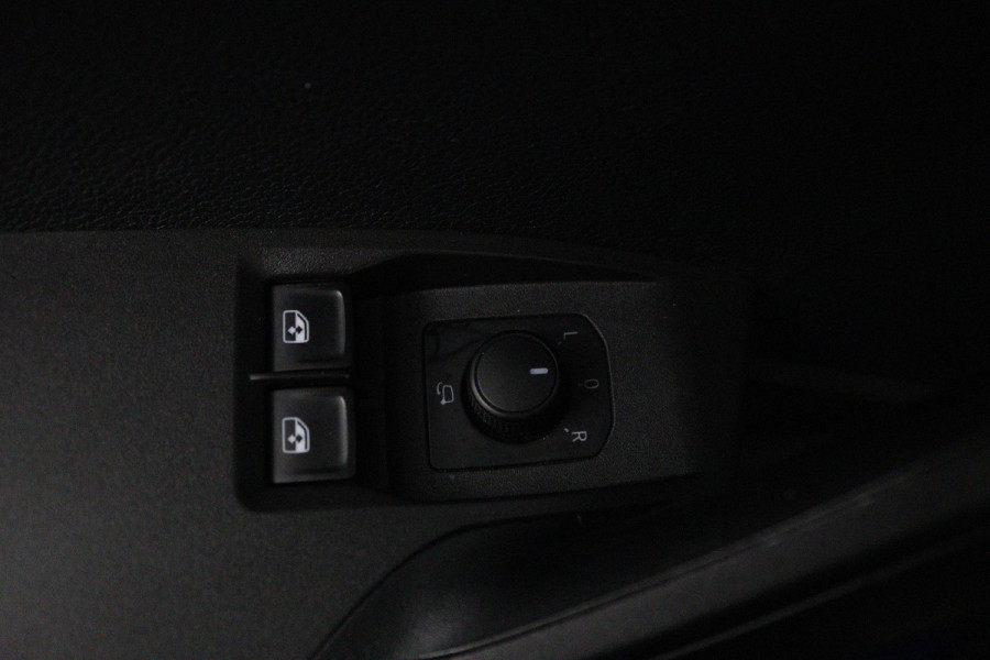 Seat Ibiza 1.0 TSI Style Business Intense (DIGITALE COCKPIT, CLIMA, NAVIGATIE, CAMERA, PDC, GOED ONDERHOUDEN)