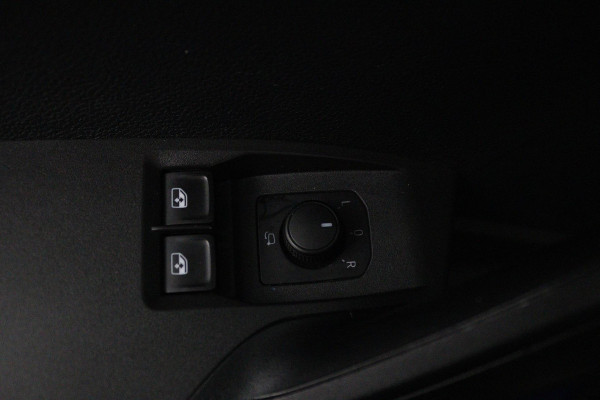 Seat Ibiza 1.0 TSI Style Business Intense (DIGITALE COCKPIT, CLIMA, NAVIGATIE, CAMERA, PDC, GOED ONDERHOUDEN)