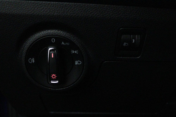 Seat Ibiza 1.0 TSI Style Business Intense (DIGITALE COCKPIT, CLIMA, NAVIGATIE, CAMERA, PDC, GOED ONDERHOUDEN)