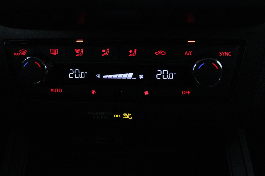 Seat Ibiza 1.0 TSI Style Business Intense (DIGITALE COCKPIT, CLIMA, NAVIGATIE, CAMERA, PDC, GOED ONDERHOUDEN)