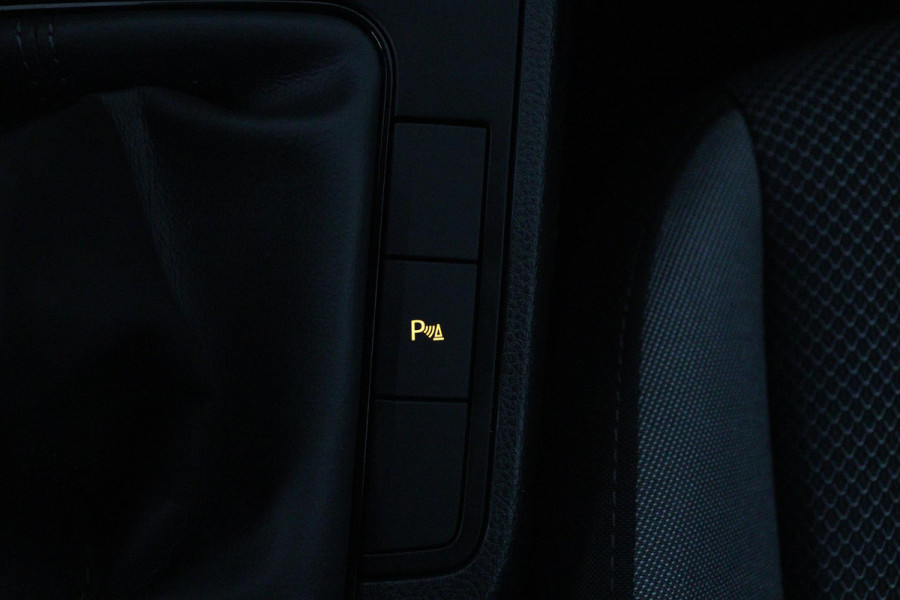 Seat Ibiza 1.0 TSI Style Business Intense (DIGITALE COCKPIT, CLIMA, NAVIGATIE, CAMERA, PDC, GOED ONDERHOUDEN)