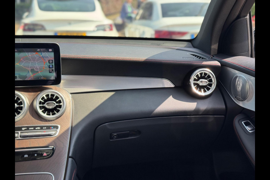 Mercedes-Benz GLC 200 4MATIC Premium Plus 2019 FULL!