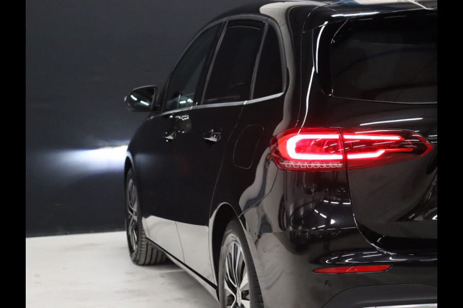 Mercedes-Benz B-Klasse 200 Business Solution [SCHUIFKANTELDAK, APPLE CARPLAY, CRUISE CONTROL,  DIGITAL DASH, STOELVERWARMING, CAMERA, ELEKTRISCHE ACHTERKLEP, FLIPPERS, NAVIGATIE, NIEUWSTAAT]