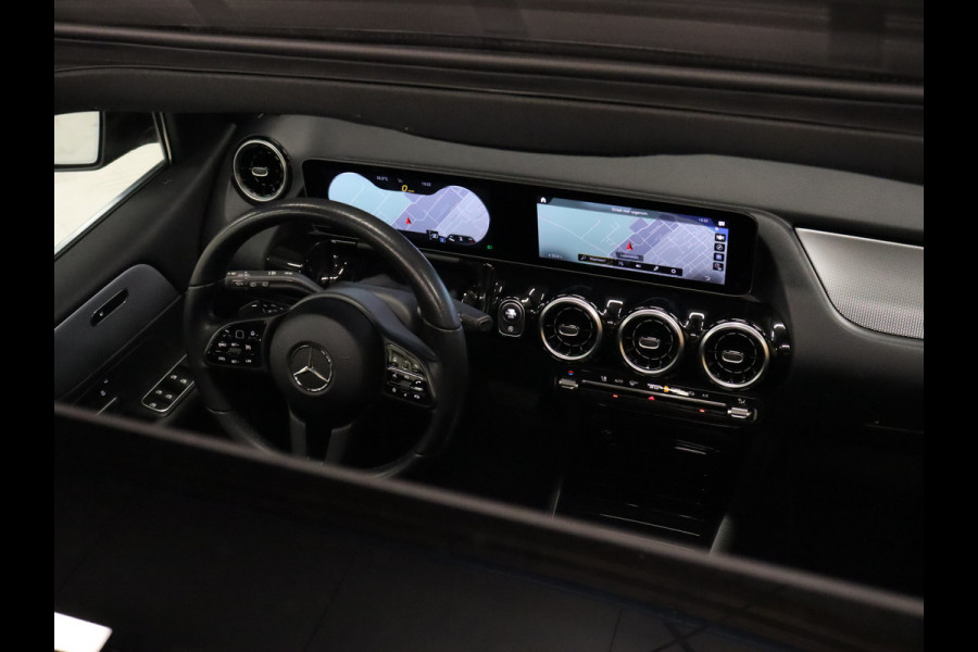 Mercedes-Benz B-Klasse 200 Business Solution [SCHUIFKANTELDAK, APPLE CARPLAY, CRUISE CONTROL,  DIGITAL DASH, STOELVERWARMING, CAMERA, ELEKTRISCHE ACHTERKLEP, FLIPPERS, NAVIGATIE, NIEUWSTAAT]