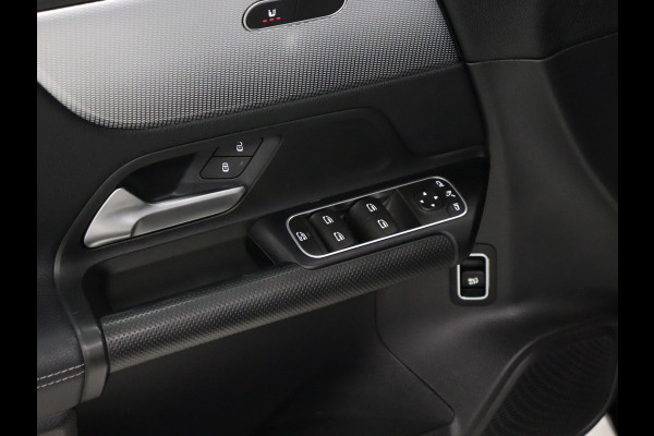 Mercedes-Benz B-Klasse 200 Business Solution [SCHUIFKANTELDAK, APPLE CARPLAY, CRUISE CONTROL,  DIGITAL DASH, STOELVERWARMING, CAMERA, ELEKTRISCHE ACHTERKLEP, FLIPPERS, NAVIGATIE, NIEUWSTAAT]