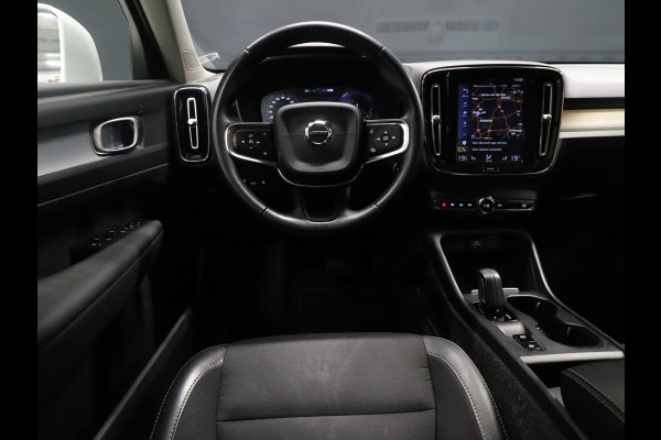 Volvo XC40 1.5 T5 Twin Engine Momentum Pro [APPLE CARPLAY, DIGITAL DASH, CRUISE CONTROL,  SCHUIFKANTELDAK, STUURVERWARMING, STOELVERWARMING V+A,  PDC ACHTER,  ELEKTRISCHE ACHTERKLEP, NAVIGATIE, NIEUWSTAAT]