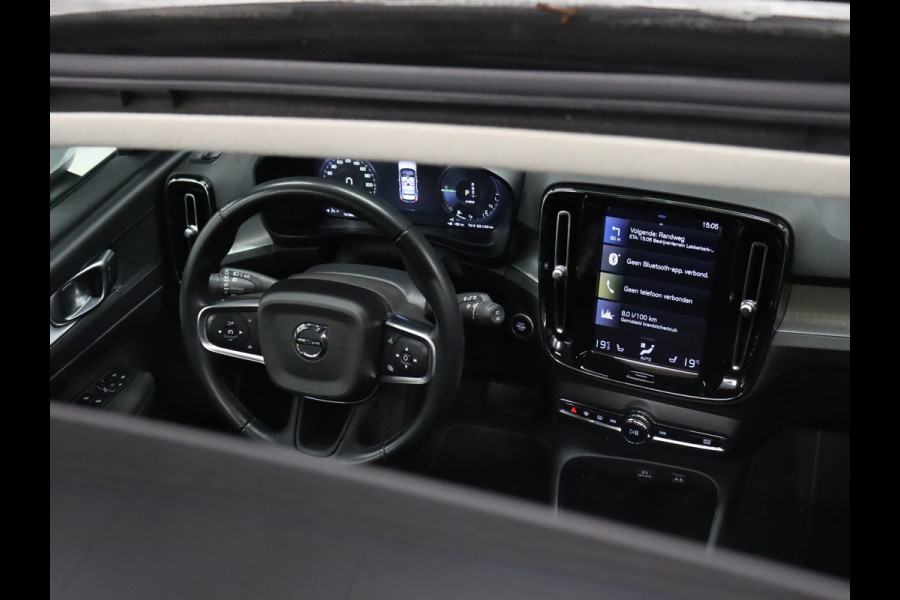 Volvo XC40 1.5 T5 Twin Engine Momentum Pro [APPLE CARPLAY, DIGITAL DASH, CRUISE CONTROL,  SCHUIFKANTELDAK, STUURVERWARMING, STOELVERWARMING V+A,  PDC ACHTER,  ELEKTRISCHE ACHTERKLEP, NAVIGATIE, NIEUWSTAAT]