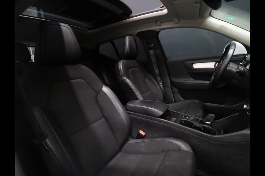 Volvo XC40 1.5 T5 Twin Engine Momentum Pro [APPLE CARPLAY, DIGITAL DASH, CRUISE CONTROL,  SCHUIFKANTELDAK, STUURVERWARMING, STOELVERWARMING V+A,  PDC ACHTER,  ELEKTRISCHE ACHTERKLEP, NAVIGATIE, NIEUWSTAAT]