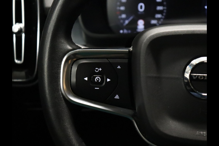 Volvo XC40 1.5 T5 Twin Engine Momentum Pro [APPLE CARPLAY, DIGITAL DASH, CRUISE CONTROL,  SCHUIFKANTELDAK, STUURVERWARMING, STOELVERWARMING V+A,  PDC ACHTER,  ELEKTRISCHE ACHTERKLEP, NAVIGATIE, NIEUWSTAAT]