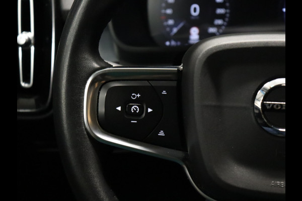 Volvo XC40 1.5 T5 Twin Engine Momentum Pro [APPLE CARPLAY, DIGITAL DASH, CRUISE CONTROL,  SCHUIFKANTELDAK, STUURVERWARMING, STOELVERWARMING V+A,  PDC ACHTER,  ELEKTRISCHE ACHTERKLEP, NAVIGATIE, NIEUWSTAAT]
