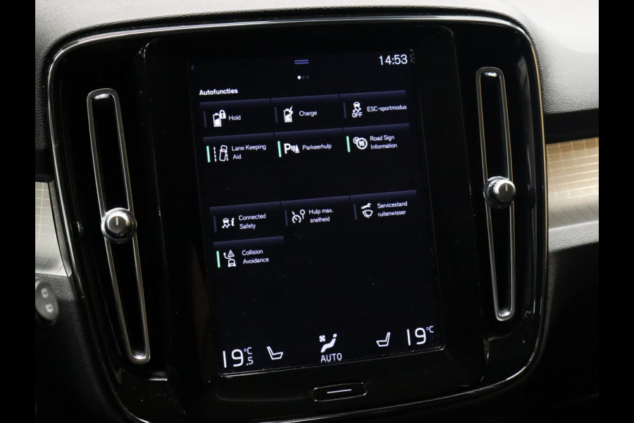 Volvo XC40 1.5 T5 Twin Engine Momentum Pro [APPLE CARPLAY, DIGITAL DASH, CRUISE CONTROL,  SCHUIFKANTELDAK, STUURVERWARMING, STOELVERWARMING V+A,  PDC ACHTER,  ELEKTRISCHE ACHTERKLEP, NAVIGATIE, NIEUWSTAAT]