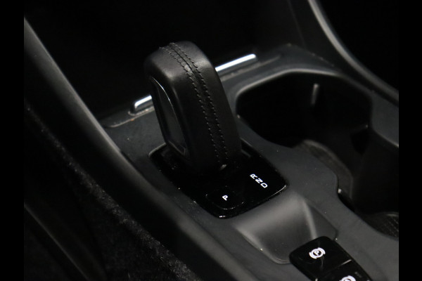 Volvo XC40 1.5 T5 Twin Engine Momentum Pro [APPLE CARPLAY, DIGITAL DASH, CRUISE CONTROL,  SCHUIFKANTELDAK, STUURVERWARMING, STOELVERWARMING V+A,  PDC ACHTER,  ELEKTRISCHE ACHTERKLEP, NAVIGATIE, NIEUWSTAAT]