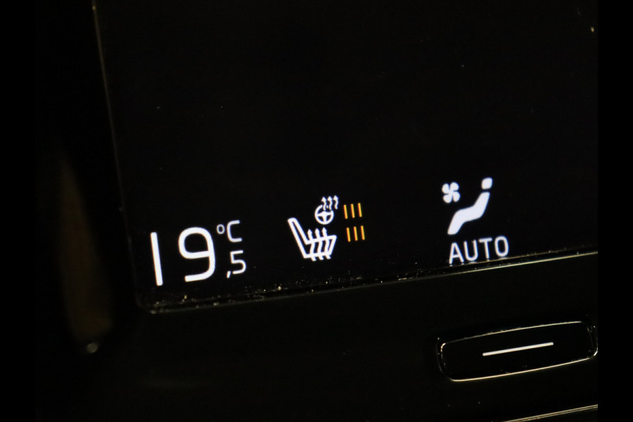 Volvo XC40 1.5 T5 Twin Engine Momentum Pro [APPLE CARPLAY, DIGITAL DASH, CRUISE CONTROL,  SCHUIFKANTELDAK, STUURVERWARMING, STOELVERWARMING V+A,  PDC ACHTER,  ELEKTRISCHE ACHTERKLEP, NAVIGATIE, NIEUWSTAAT]