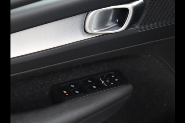 Volvo XC40 1.5 T5 Twin Engine Momentum Pro [APPLE CARPLAY, DIGITAL DASH, CRUISE CONTROL,  SCHUIFKANTELDAK, STUURVERWARMING, STOELVERWARMING V+A,  PDC ACHTER,  ELEKTRISCHE ACHTERKLEP, NAVIGATIE, NIEUWSTAAT]