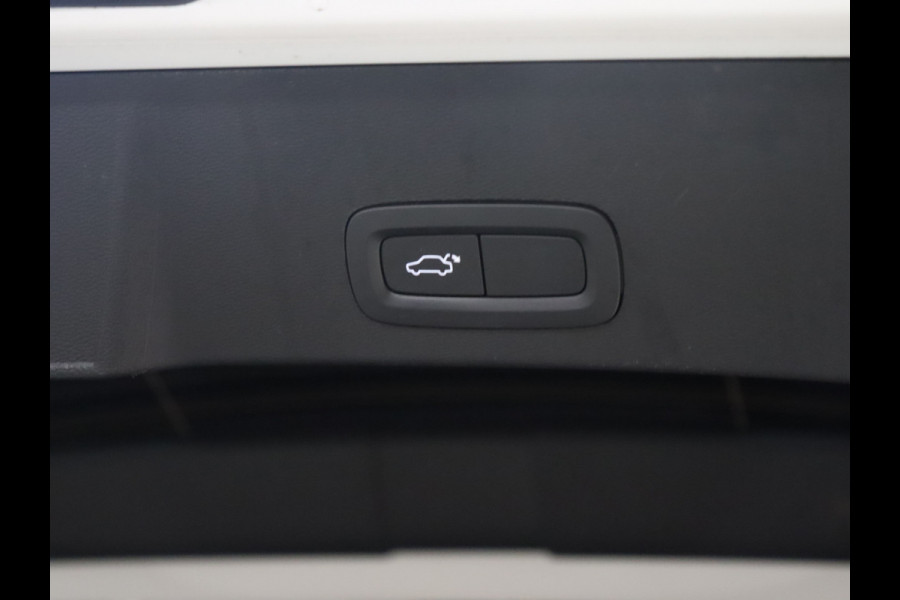 Volvo XC40 1.5 T5 Twin Engine Momentum Pro [APPLE CARPLAY, DIGITAL DASH, CRUISE CONTROL,  SCHUIFKANTELDAK, STUURVERWARMING, STOELVERWARMING V+A,  PDC ACHTER,  ELEKTRISCHE ACHTERKLEP, NAVIGATIE, NIEUWSTAAT]