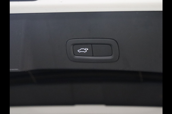 Volvo XC40 1.5 T5 Twin Engine Momentum Pro [APPLE CARPLAY, DIGITAL DASH, CRUISE CONTROL,  SCHUIFKANTELDAK, STUURVERWARMING, STOELVERWARMING V+A,  PDC ACHTER,  ELEKTRISCHE ACHTERKLEP, NAVIGATIE, NIEUWSTAAT]