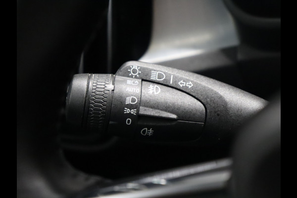 Volvo XC40 1.5 T5 Twin Engine Momentum Pro [APPLE CARPLAY, DIGITAL DASH, CRUISE CONTROL,  SCHUIFKANTELDAK, STUURVERWARMING, STOELVERWARMING V+A,  PDC ACHTER,  ELEKTRISCHE ACHTERKLEP, NAVIGATIE, NIEUWSTAAT]