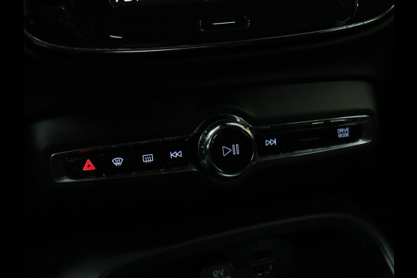 Volvo XC40 1.5 T5 Twin Engine Momentum Pro [APPLE CARPLAY, DIGITAL DASH, CRUISE CONTROL,  SCHUIFKANTELDAK, STUURVERWARMING, STOELVERWARMING V+A,  PDC ACHTER,  ELEKTRISCHE ACHTERKLEP, NAVIGATIE, NIEUWSTAAT]