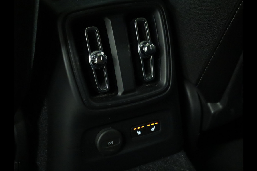 Volvo XC40 1.5 T5 Twin Engine Momentum Pro [APPLE CARPLAY, DIGITAL DASH, CRUISE CONTROL,  SCHUIFKANTELDAK, STUURVERWARMING, STOELVERWARMING V+A,  PDC ACHTER,  ELEKTRISCHE ACHTERKLEP, NAVIGATIE, NIEUWSTAAT]