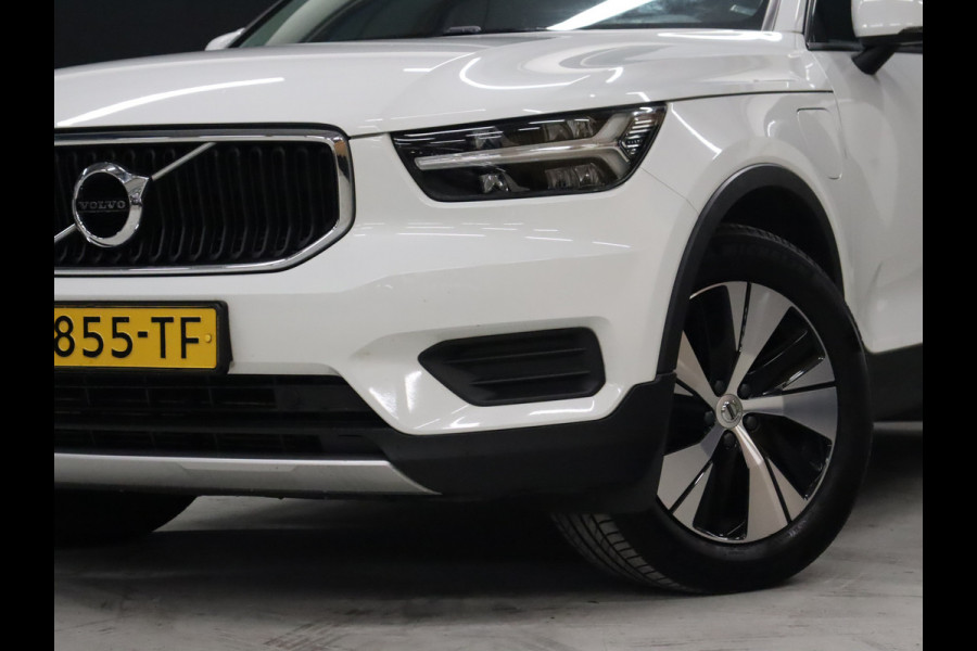 Volvo XC40 1.5 T5 Twin Engine Momentum Pro [APPLE CARPLAY, DIGITAL DASH, CRUISE CONTROL,  SCHUIFKANTELDAK, STUURVERWARMING, STOELVERWARMING V+A,  PDC ACHTER,  ELEKTRISCHE ACHTERKLEP, NAVIGATIE, NIEUWSTAAT]