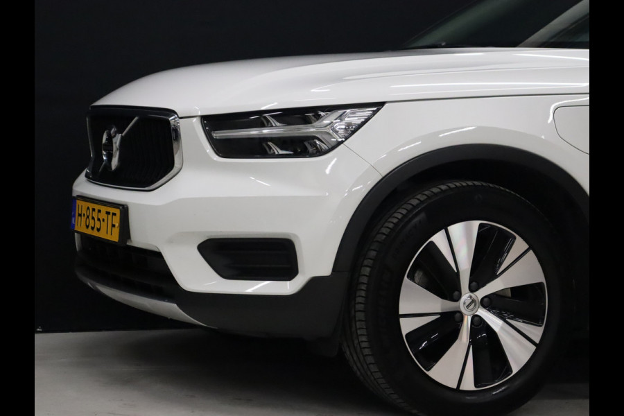 Volvo XC40 1.5 T5 Twin Engine Momentum Pro [APPLE CARPLAY, DIGITAL DASH, CRUISE CONTROL,  SCHUIFKANTELDAK, STUURVERWARMING, STOELVERWARMING V+A,  PDC ACHTER,  ELEKTRISCHE ACHTERKLEP, NAVIGATIE, NIEUWSTAAT]