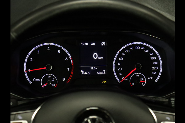 Volkswagen T-Roc 1.0 TSI Style [APPLE CARPLAY, PDC V+A, ADAPTIVE CRUISE CONTROL, CLIMATE CONTROL, STOEL MASSAGE, NAVIGATIE, NIEUWSTAAT]