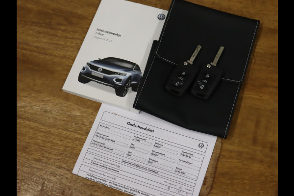 Volkswagen T-Roc 1.0 TSI Style [APPLE CARPLAY, PDC V+A, ADAPTIVE CRUISE CONTROL, CLIMATE CONTROL, STOEL MASSAGE, NAVIGATIE, NIEUWSTAAT]