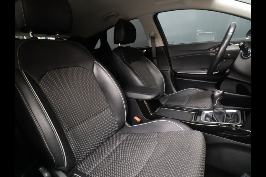 Kia Ceed 1.0 T-GDi DynamicPlusLine [CARPLAY, CRUISE CONTROL, STOEL EN STUURVERWARMING, HALF LEDER, CAMERA, PDC ACHTER, CLIMATE CONTROL, NAVIGATIE, NIEUWSTAAT]