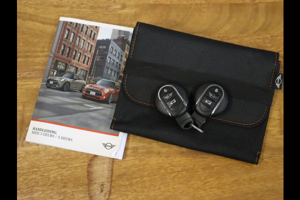 MINI Mini 1.5 Cooper Pepper [APPLE CARPLAY, SFEERVERLICHTING, CRUISE CONTROL, CLIMATE CONTROL, KEYLESS START, NAVIGATIE, NIEUWSTAAT]