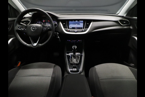Opel Grandland X 1.2 Turbo Business Executive [APPLE CARPLAY, STUUR EN STOELVERWARMING, CLIMATE CONTROL, CRUISE CONTROL, TREKHAAK, NAVIGATIE, NIEUWSTAAT]