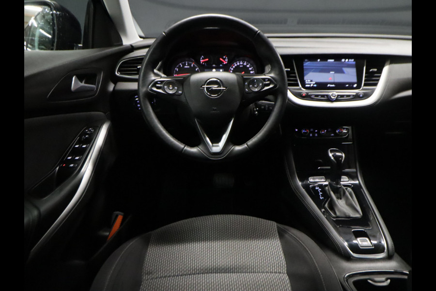 Opel Grandland X 1.2 Turbo Business Executive [APPLE CARPLAY, STUUR EN STOELVERWARMING, CLIMATE CONTROL, CRUISE CONTROL, TREKHAAK, NAVIGATIE, NIEUWSTAAT]