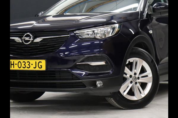 Opel Grandland X 1.2 Turbo Business Executive [APPLE CARPLAY, STUUR EN STOELVERWARMING, CLIMATE CONTROL, CRUISE CONTROL, TREKHAAK, NAVIGATIE, NIEUWSTAAT]