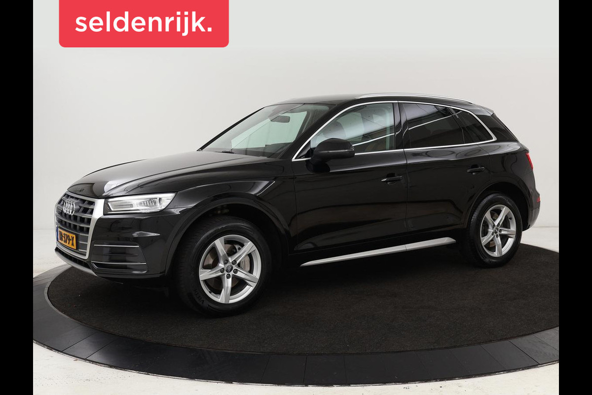 Audi Q5 2.0 TDI quattro Sport | Leder | Stoelverwarming | Trekhaak | Virtual Cockpit | Navigatie | Keyless | Xenon | Elektrische stoelen | Climate control | Parkeerhulp | Cruise control Audi Q5 2.0 TDI quattro Sport | Leder | Stoelverwarming | Trekhaak | Virtual Cockpit | Navigatie | Keyless | Xenon | Elektrische stoelen | Climate control | Parkeerhulp | Cruise control