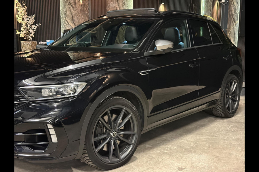 Volkswagen T-Roc 2.0 TSI 4Motion R|PANO|AKRA|FULL OPTION!