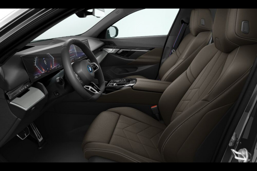 BMW 5 Serie 550e xDrive - M-Sport Pro - Pano - Onderstel Prof - Trekhaak - Stoelventilatie