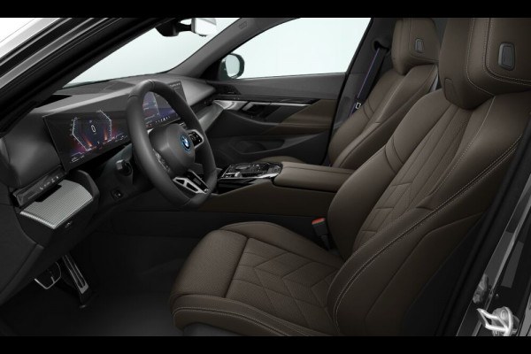 BMW 5 Serie 550e xDrive - M-Sport Pro - Pano - Onderstel Prof - Trekhaak - Stoelventilatie