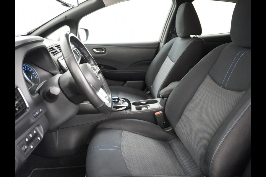 Nissan Leaf 2.ZERO EDITION 40kWh Trekhaak Adaptieve Cruise Control Navi 360°Camera Apple Carplay Android Auto Stuur+Stoelverwarming Keyless Pdc Led Bluetooth DAB Dodehoek Detector Privacy Glas Rijstrooksensor met correctie Verkeersbord detectie Origineel Nederlandse Auto